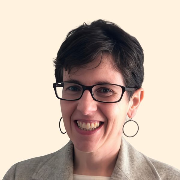 Kelly Moore, Therapist
