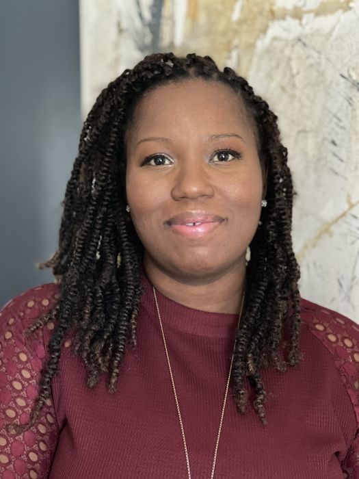 Zinaisha Lee, Therapist