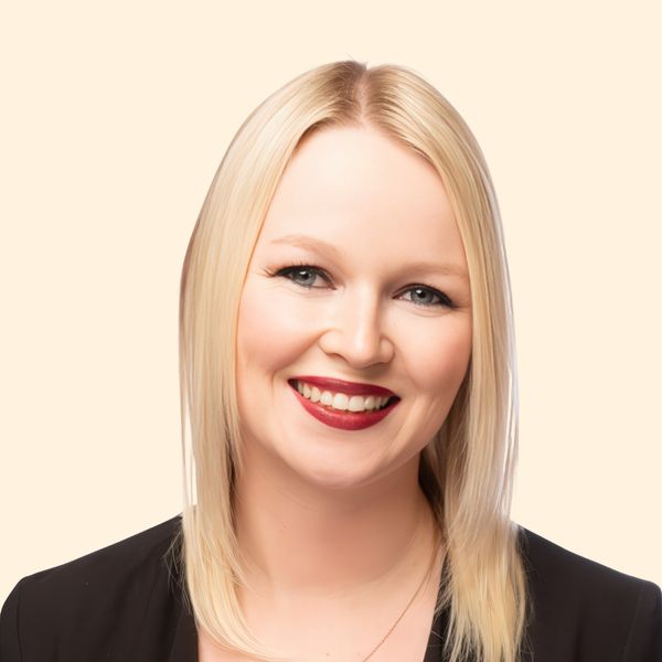 Kenna Jones, Therapist