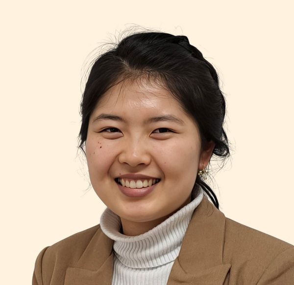 Lydia Kim, Therapist