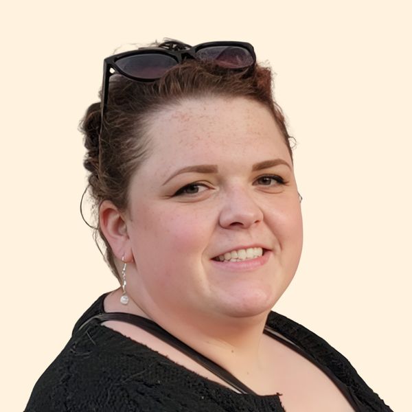 Chelsea Snyder, Therapist