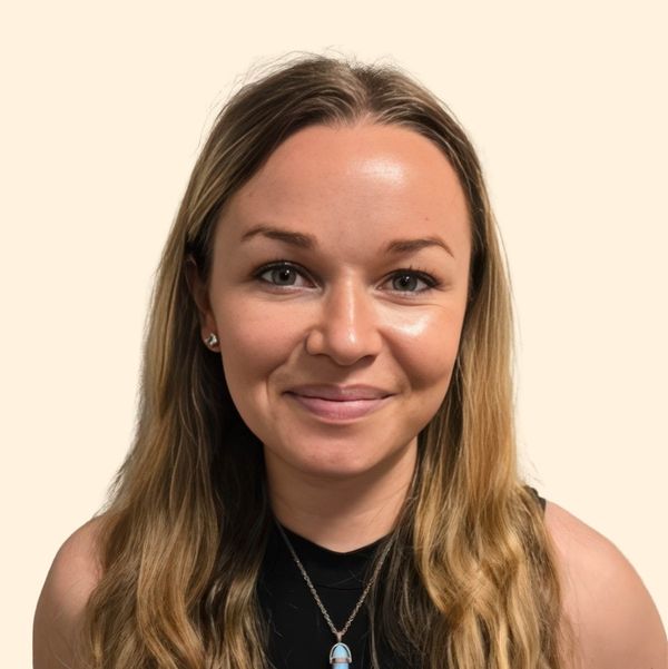 Nicole E. Aussin, Therapist