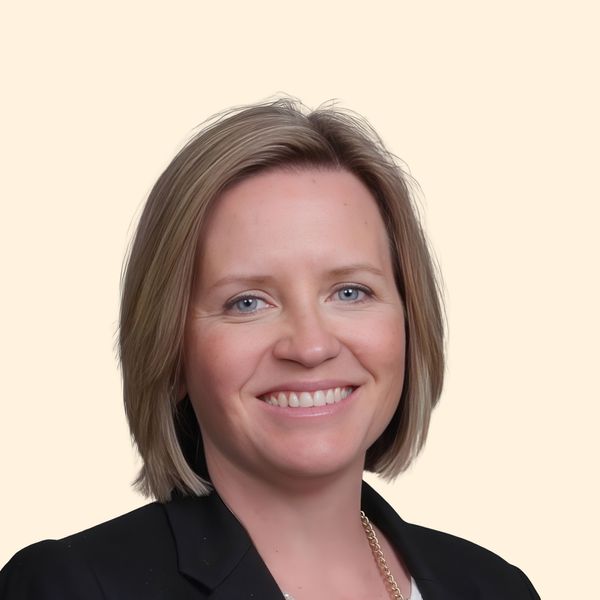 Erin Lynch, Therapist