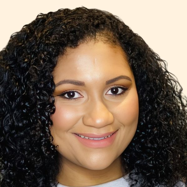 Leizy Ezra, Therapist