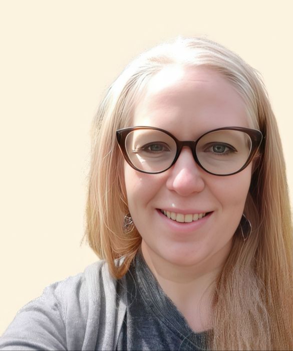 Elycia Pittsley, Therapist