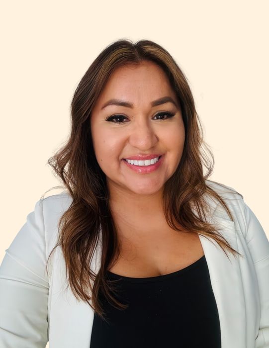 Jennifer Villar, Therapist