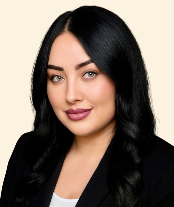 Mariel Abisaab, Therapist