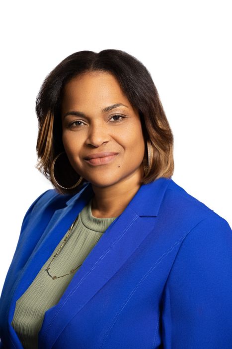 Alicia Smith, Therapist