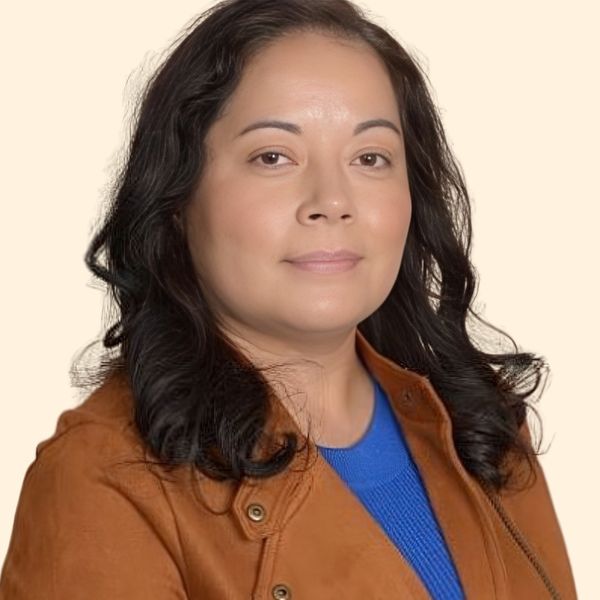 Leonor Lara, Therapist