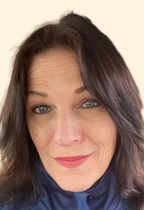 Julie Thompson, Therapist