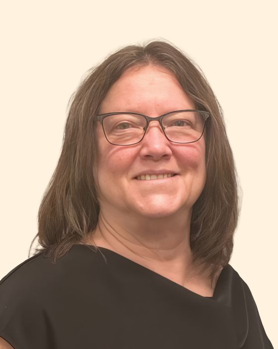 Laura Enos, Therapist