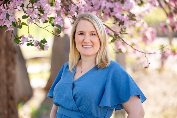 Elizabeth Barnes, Therapist