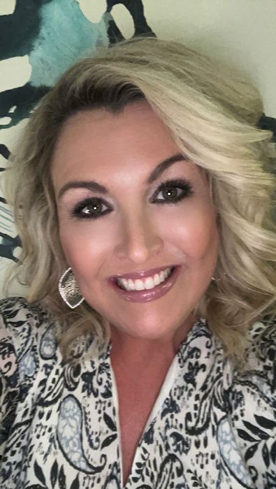 Carrie Collins, Therapist