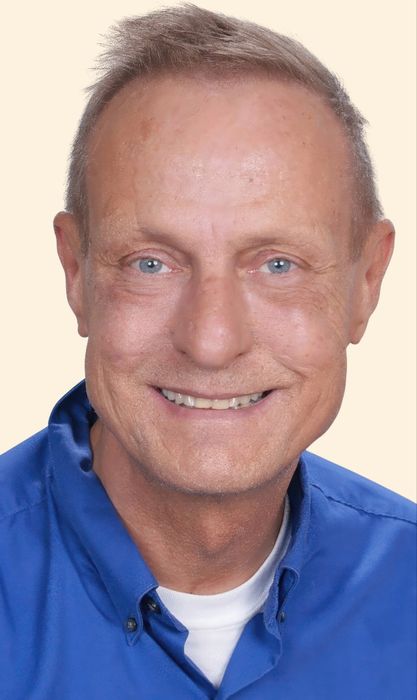Greg Ullstrom, Therapist