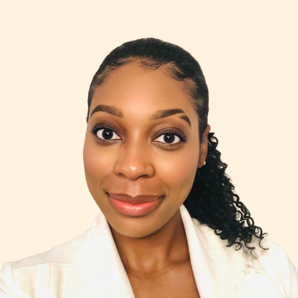 Daja Isom, Therapist