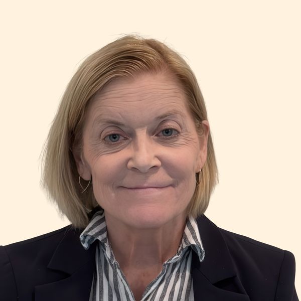 Nancy Lee, Therapist