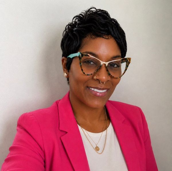 Shemica Outlaw, Therapist