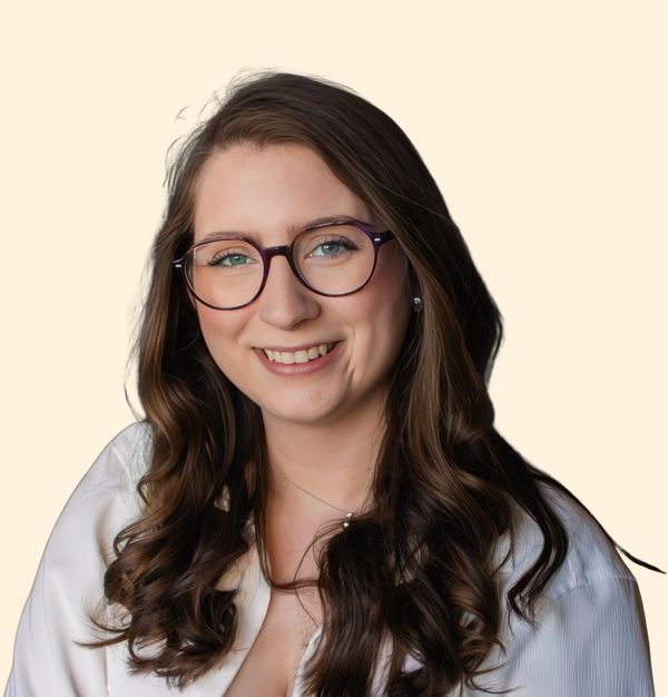 Haylee Kasallis, Therapist