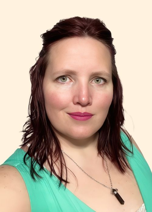 Miranda Lobato, Therapist