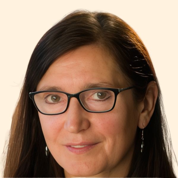 Ildiko Suto, Psychologist