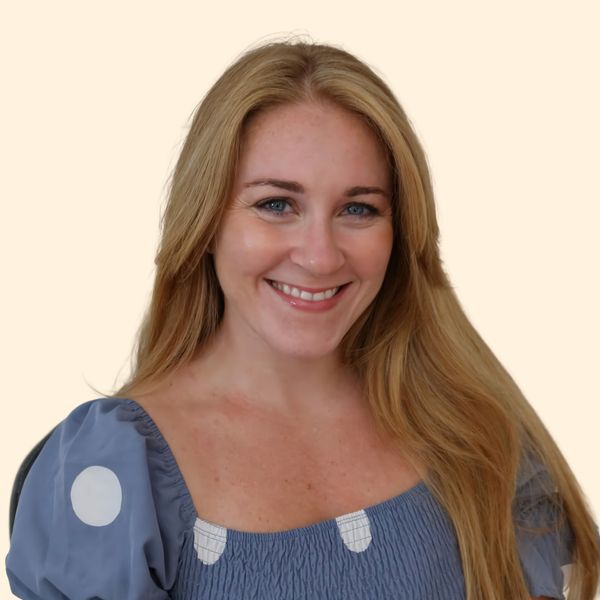 Samantha De Luca, Therapist