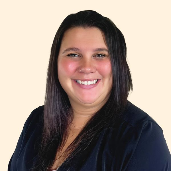 Lindsey Krauss, Therapist