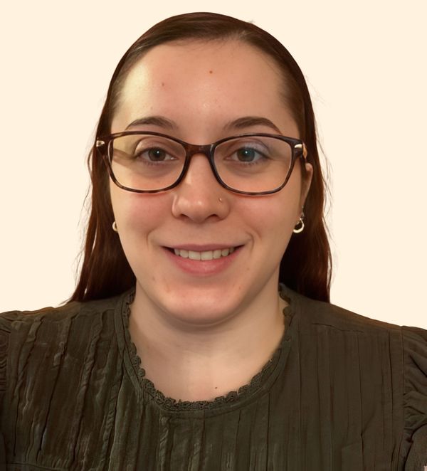 Lea Perry, Therapist