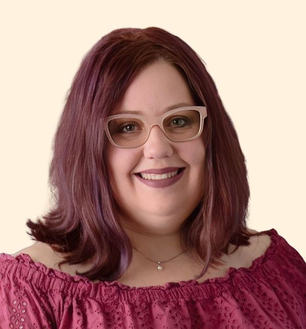 Lenea Carnes, Therapist