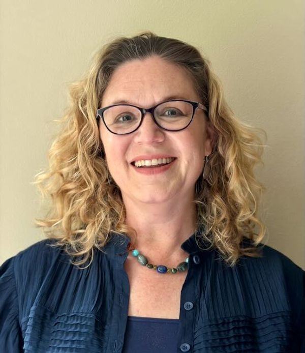 Kelli Holm, Therapist