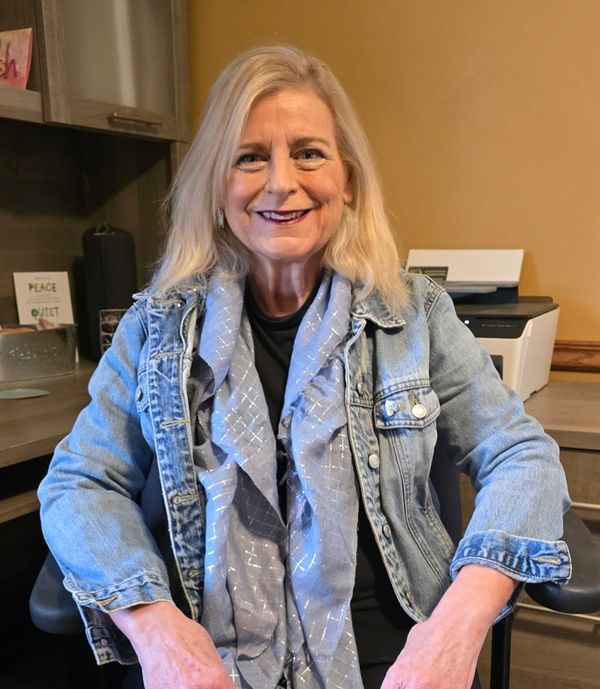 Corinna Maria Davies, Therapist