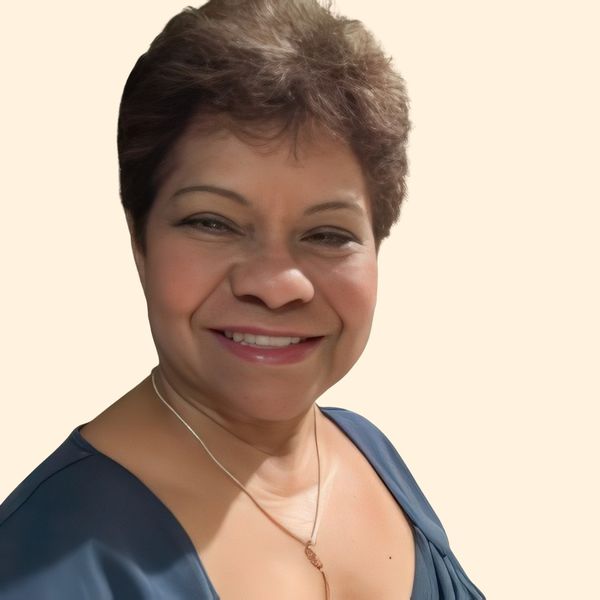 Noemi Tapining, Therapist