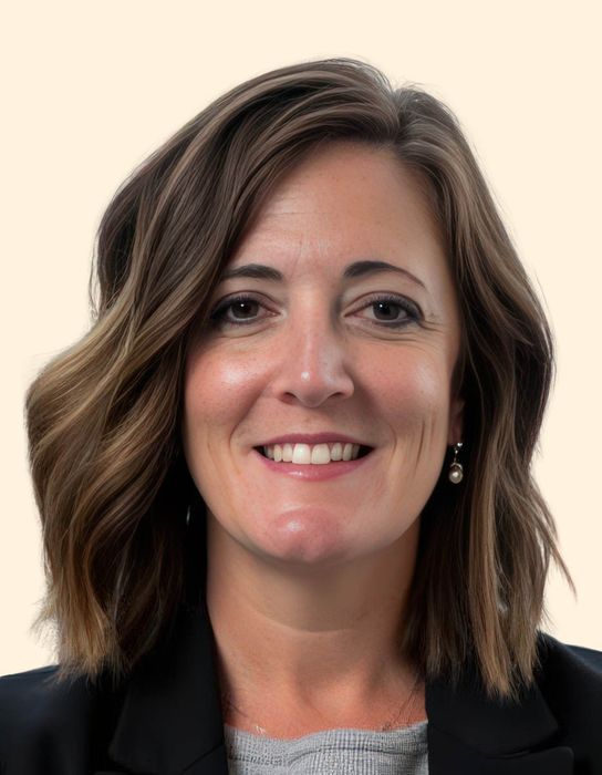 Kristen Dunphe, Therapist
