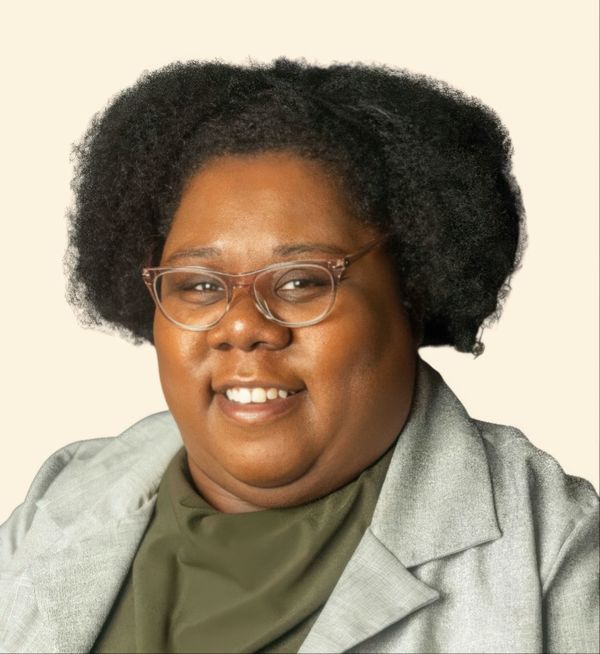 Alicia Thompson, Therapist