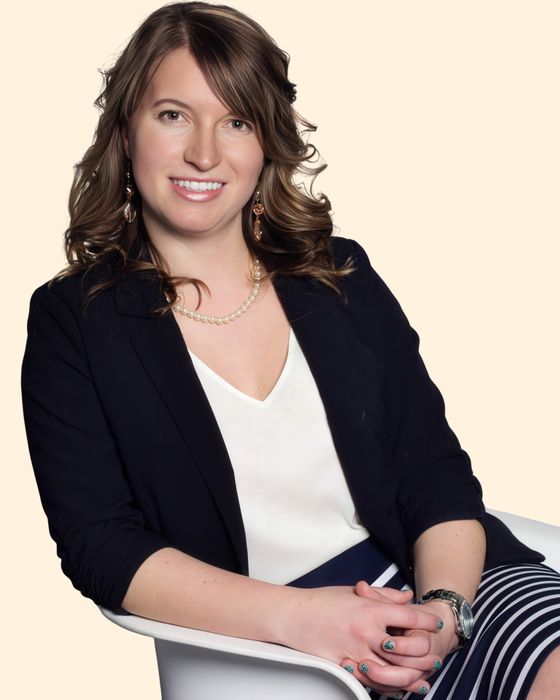 Lindsey Kingsley, Therapist