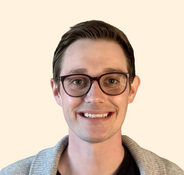 Taylor Lantzy, Therapist