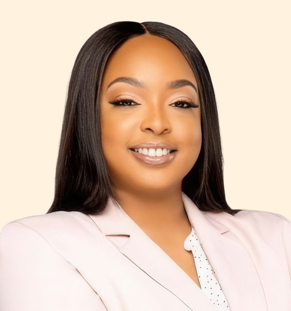 Gabrielle Arlawnny McDaniel, Therapist