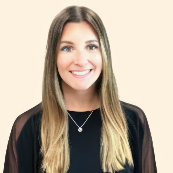 Kelly McGuire, Therapist