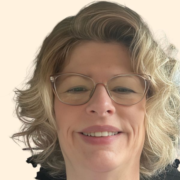Kelly Swinnerton, Therapist