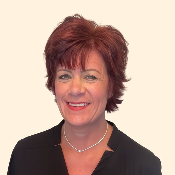 Robyn Markham, Therapist