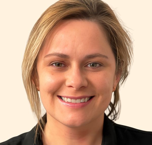 Lezlee Betts, Therapist