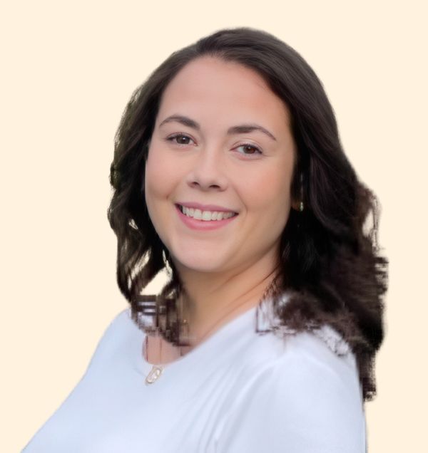 Hannah McNeill, Therapist