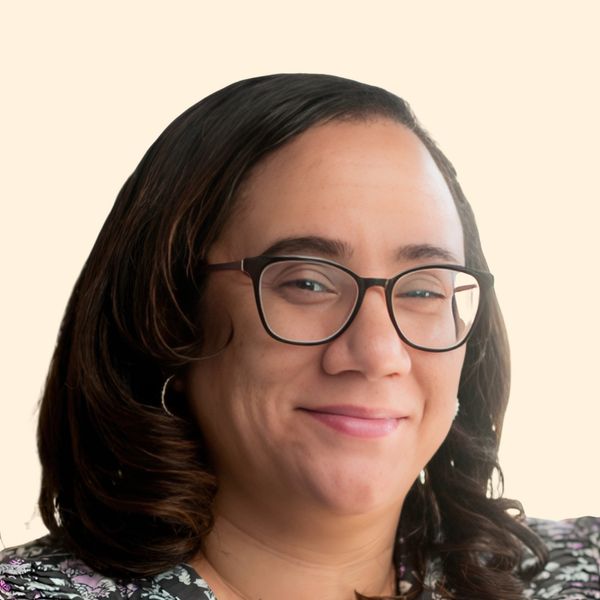 Sara Saunders, Therapist
