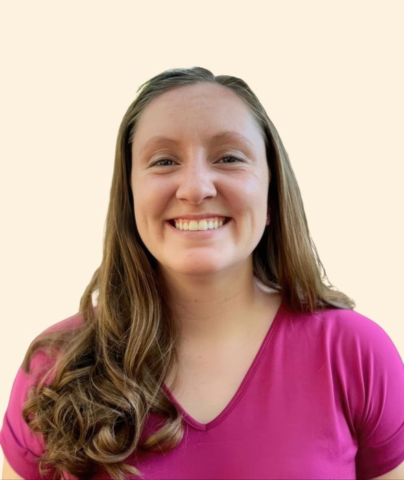 Olivia Simonsen, Therapy Clinician
