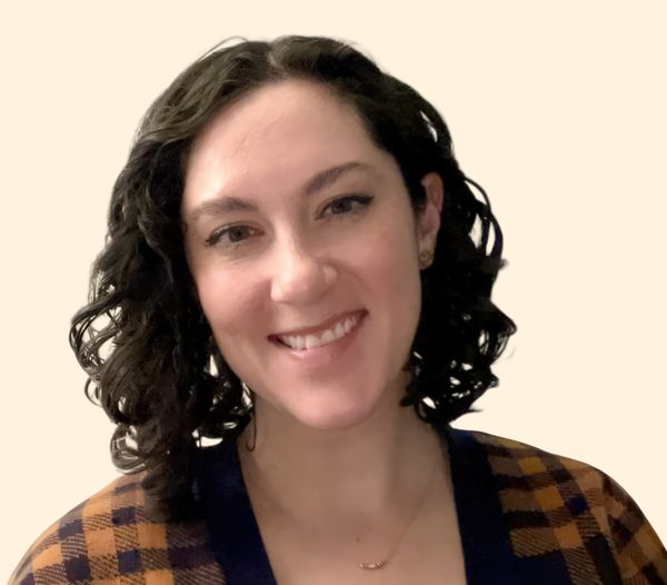 McKenzie Hays, Therapist